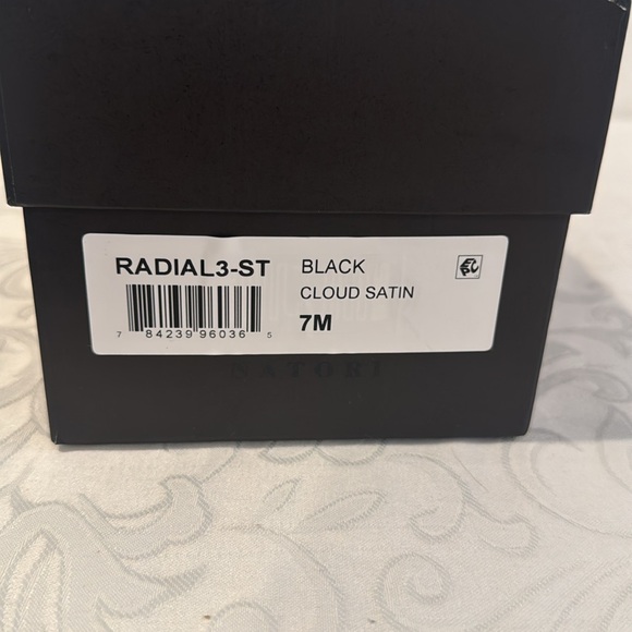 Natori Radial Slide Sandal. Ladies 7 - Picture 12 of 13